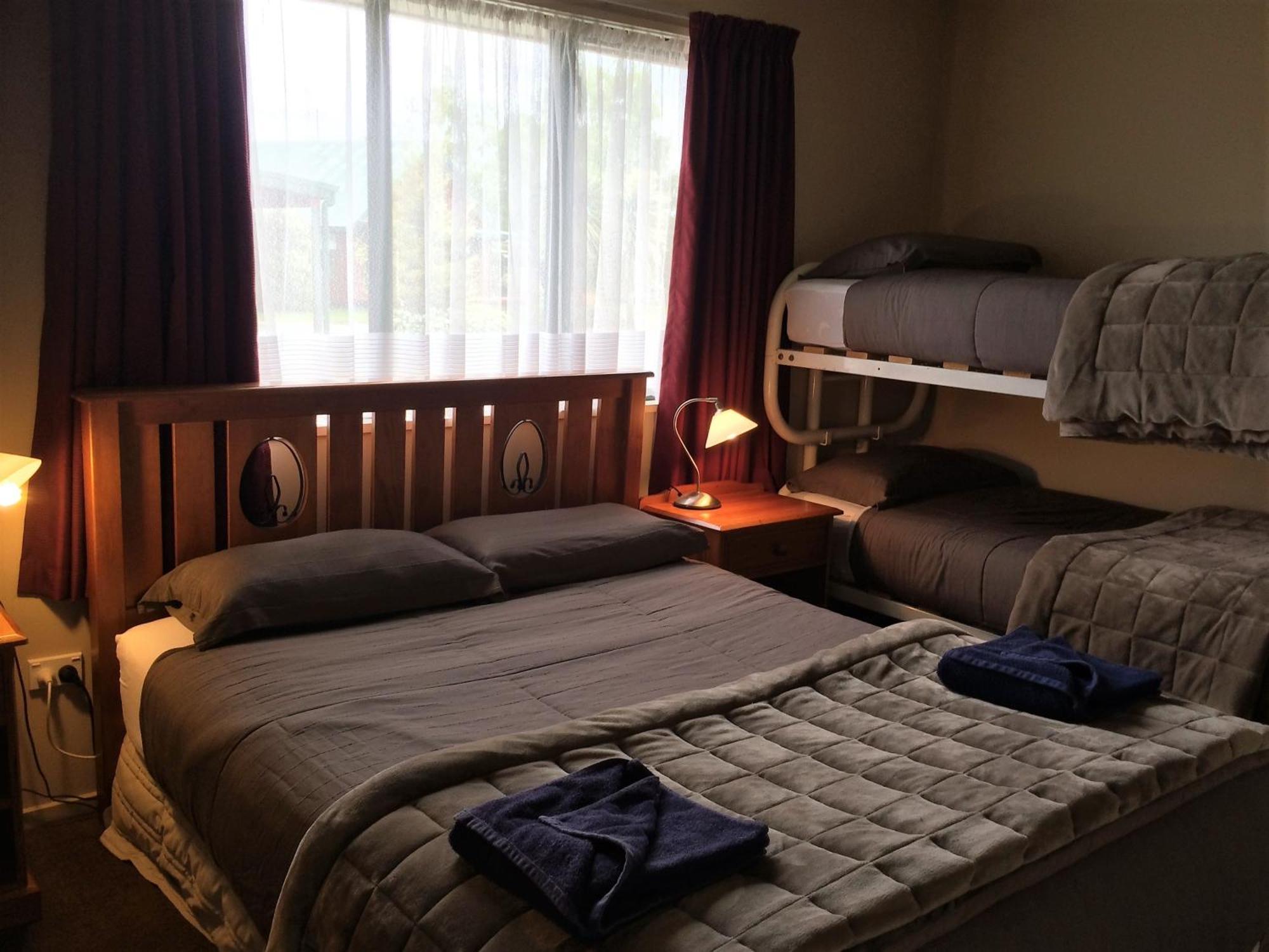 Cedar Chalets And Barkers Lodge Methven Room photo