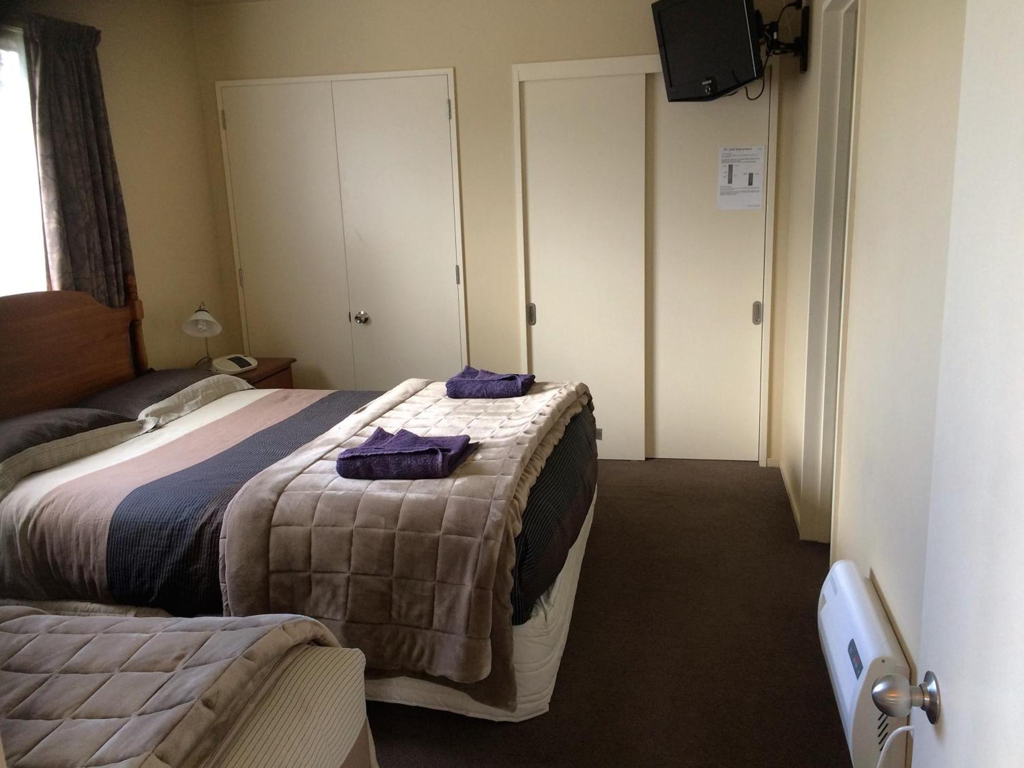 Cedar Chalets And Barkers Lodge Methven Room photo