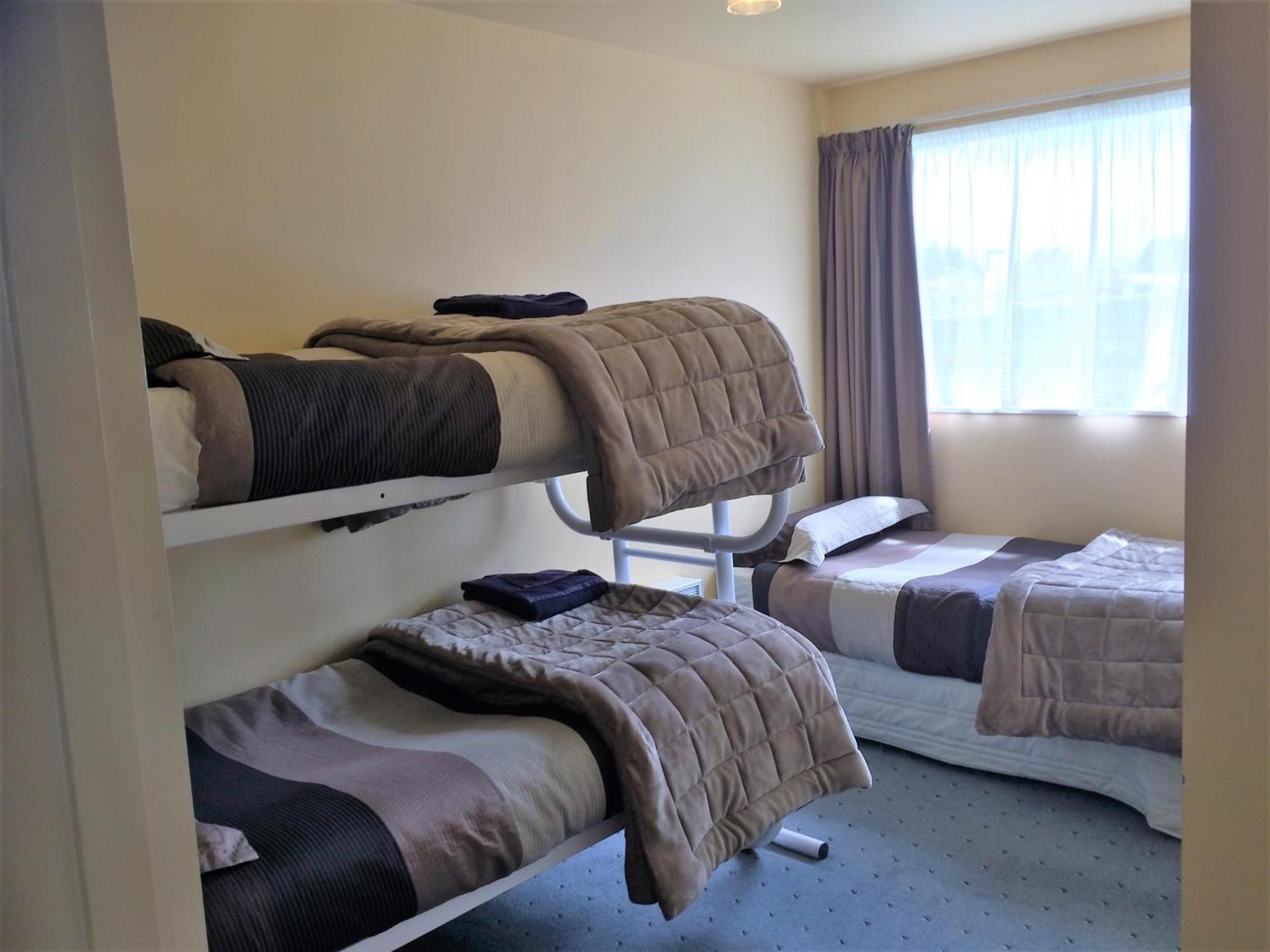 Cedar Chalets And Barkers Lodge Methven Room photo