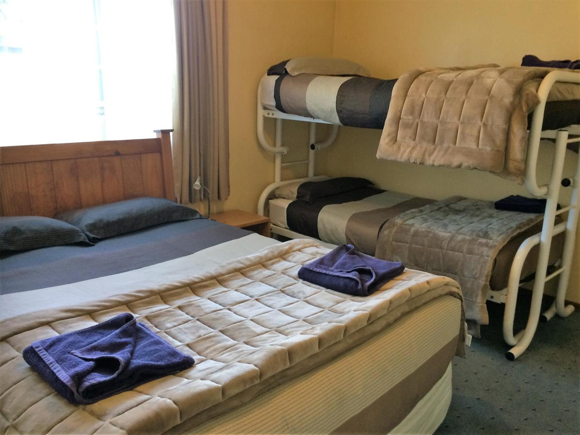 Cedar Chalets And Barkers Lodge Methven Room photo