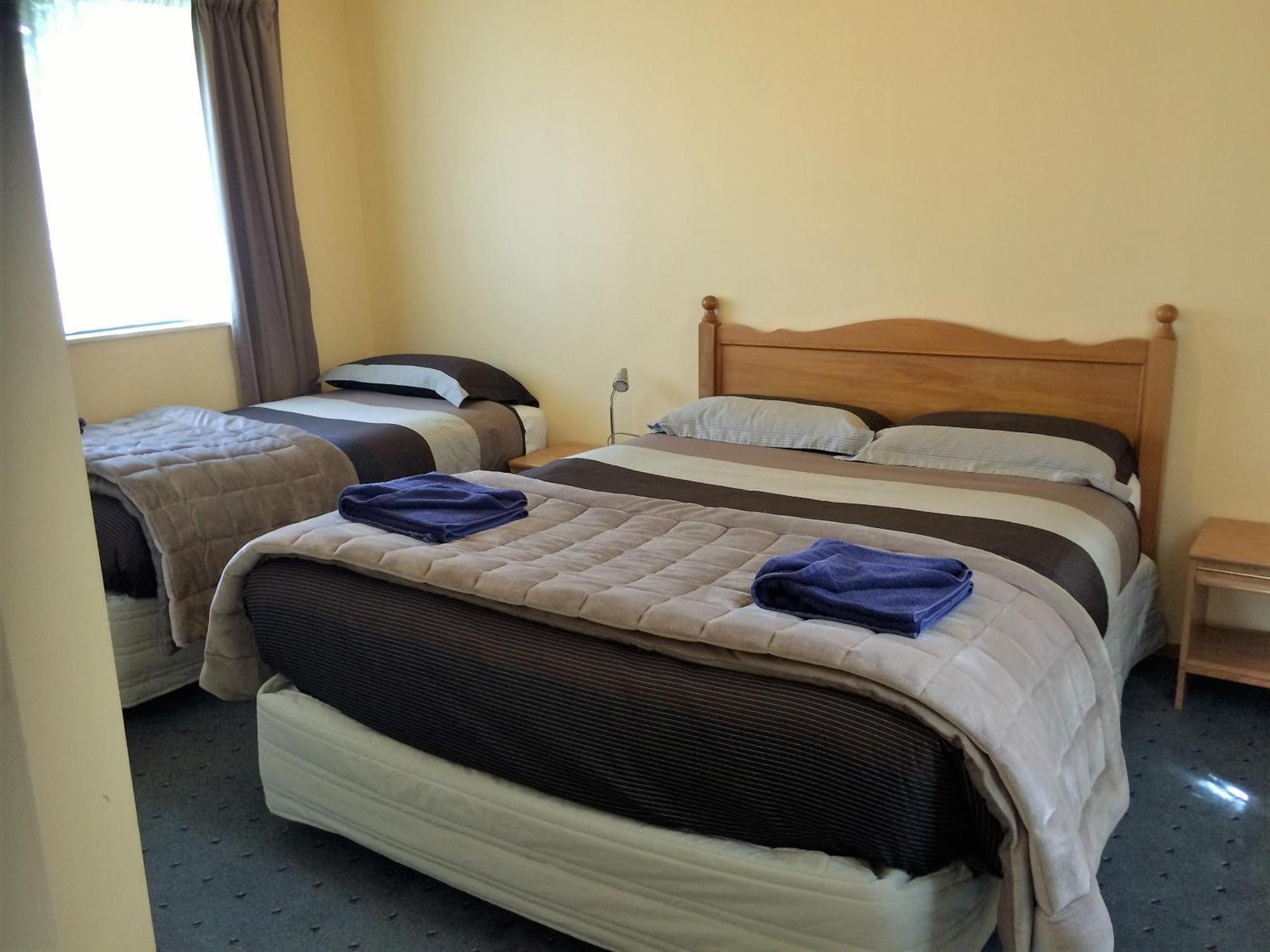 Cedar Chalets And Barkers Lodge Methven Room photo