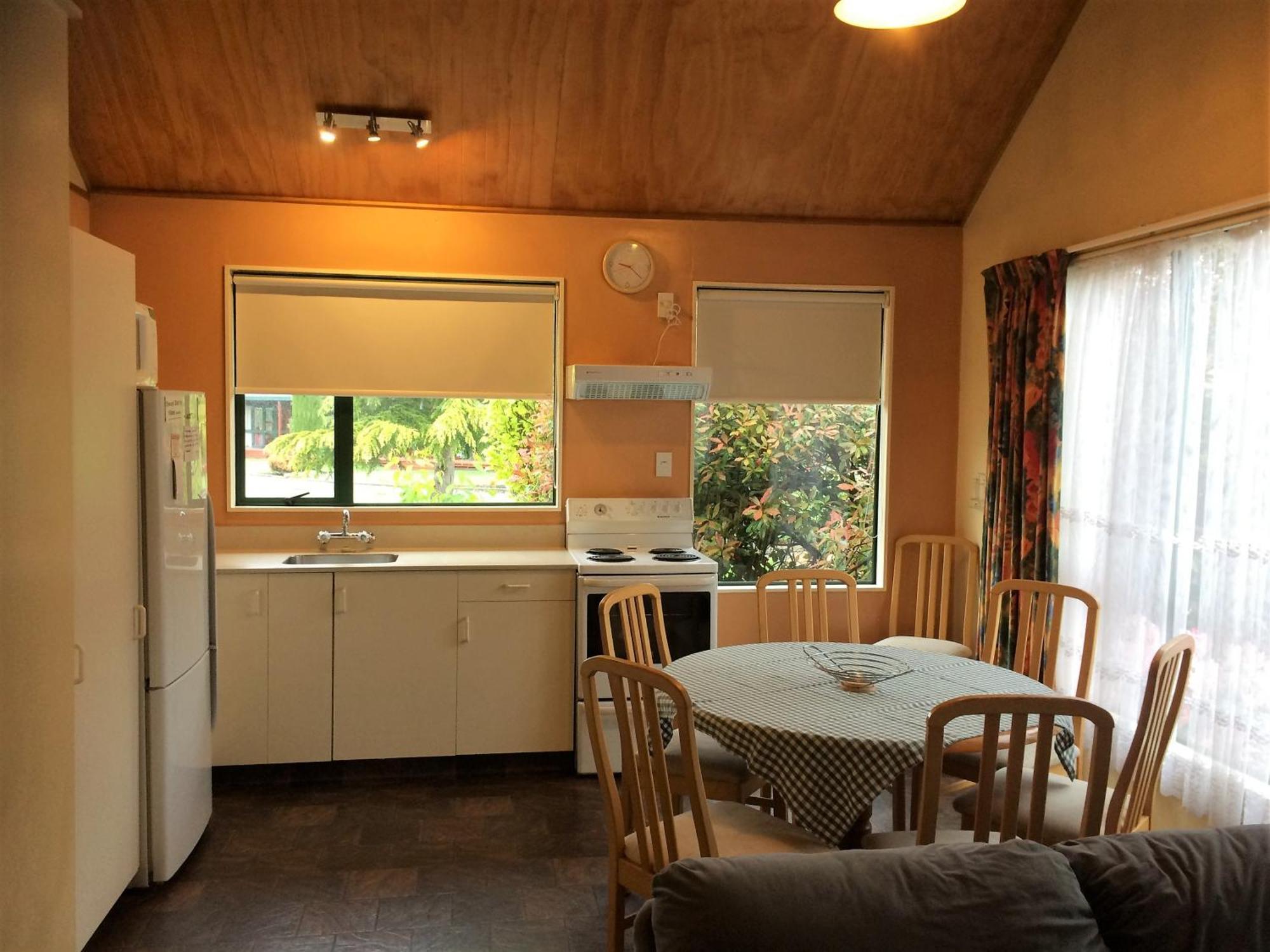 Cedar Chalets And Barkers Lodge Methven Room photo
