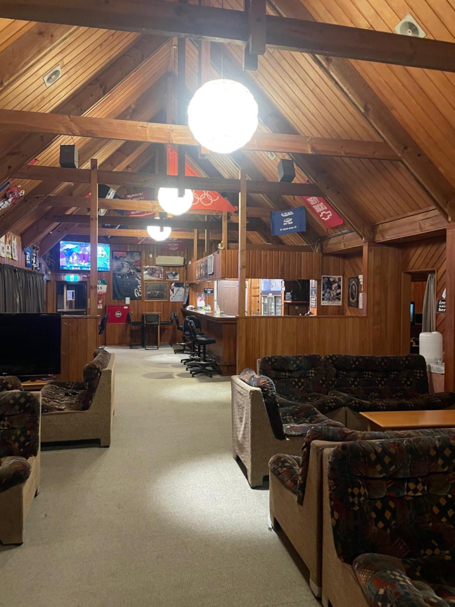 Cedar Chalets And Barkers Lodge Methven Exterior photo