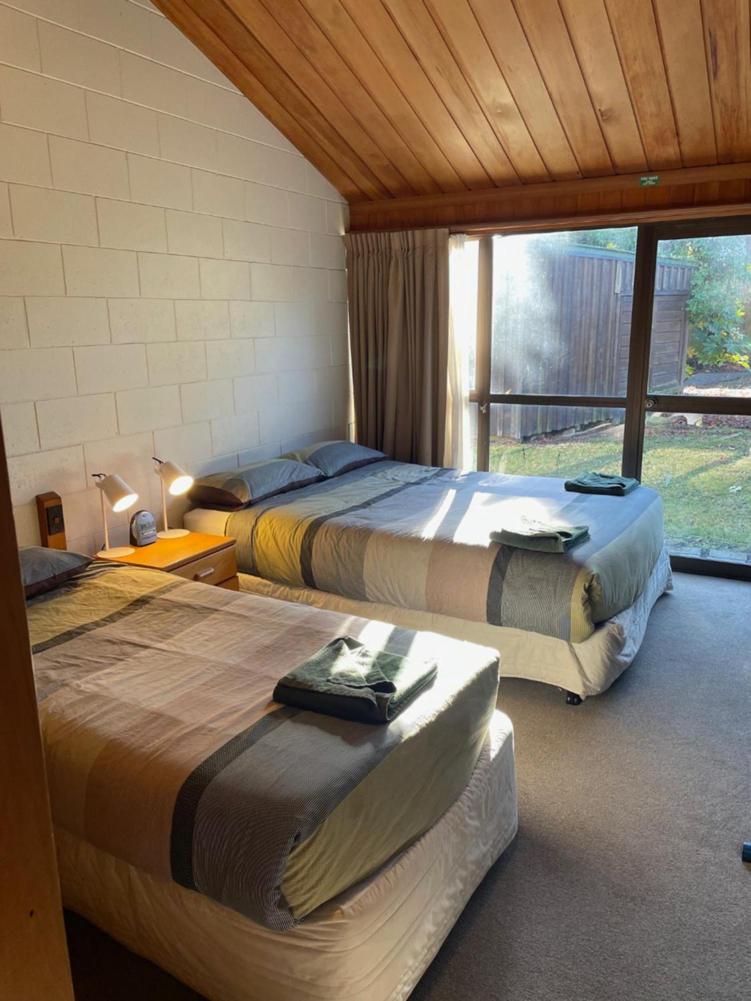 Cedar Chalets And Barkers Lodge Methven Exterior photo
