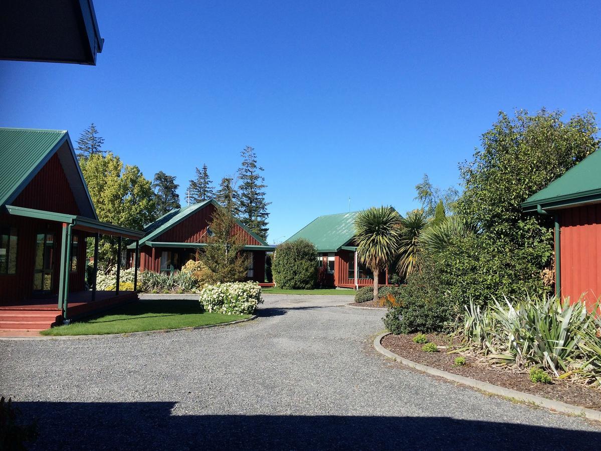 Cedar Chalets And Barkers Lodge Methven Exterior photo
