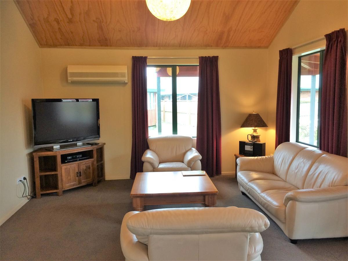 Cedar Chalets And Barkers Lodge Methven Exterior photo