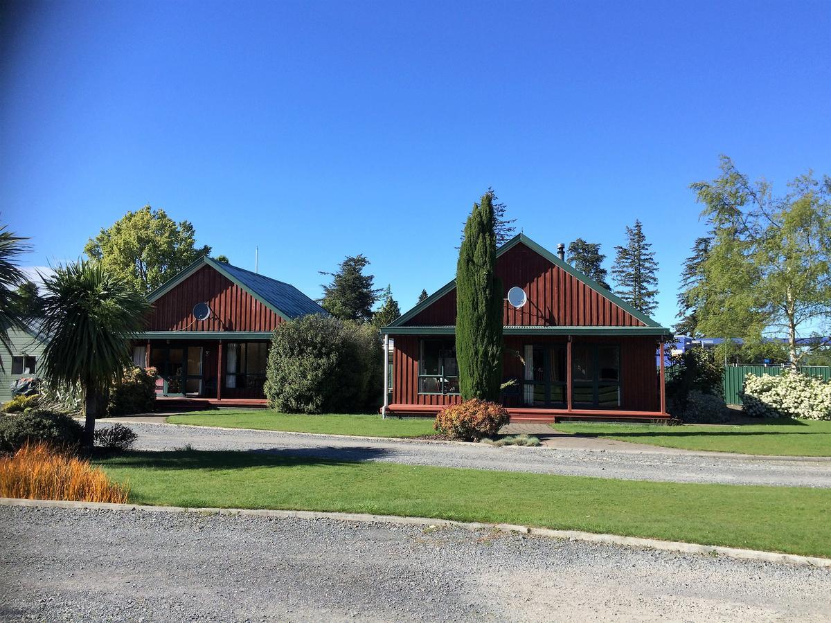 Cedar Chalets And Barkers Lodge Methven Exterior photo