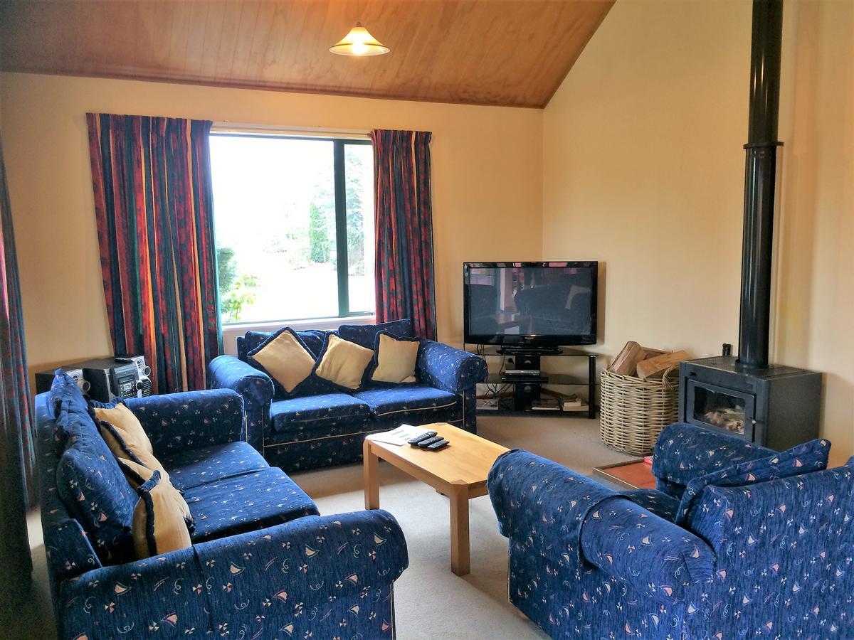 Cedar Chalets And Barkers Lodge Methven Exterior photo