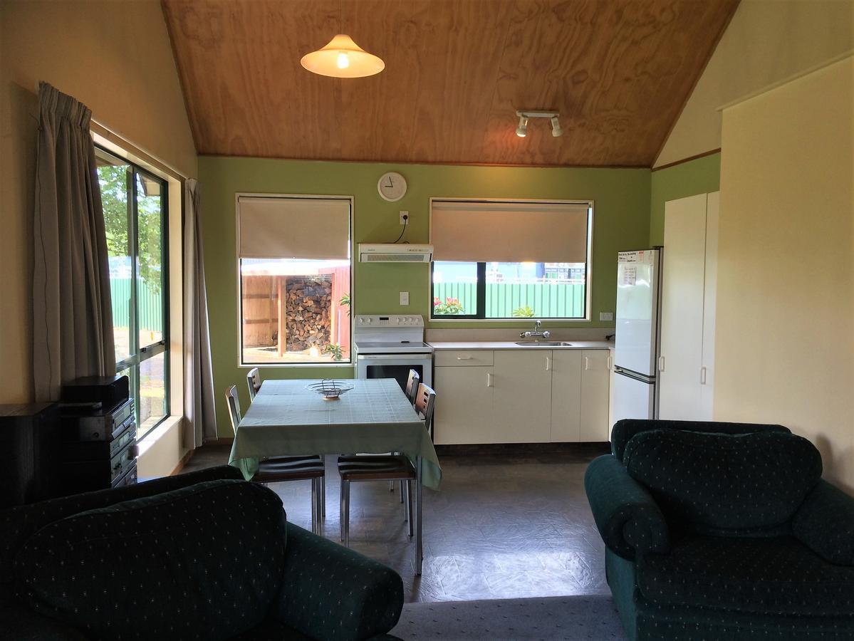 Cedar Chalets And Barkers Lodge Methven Exterior photo