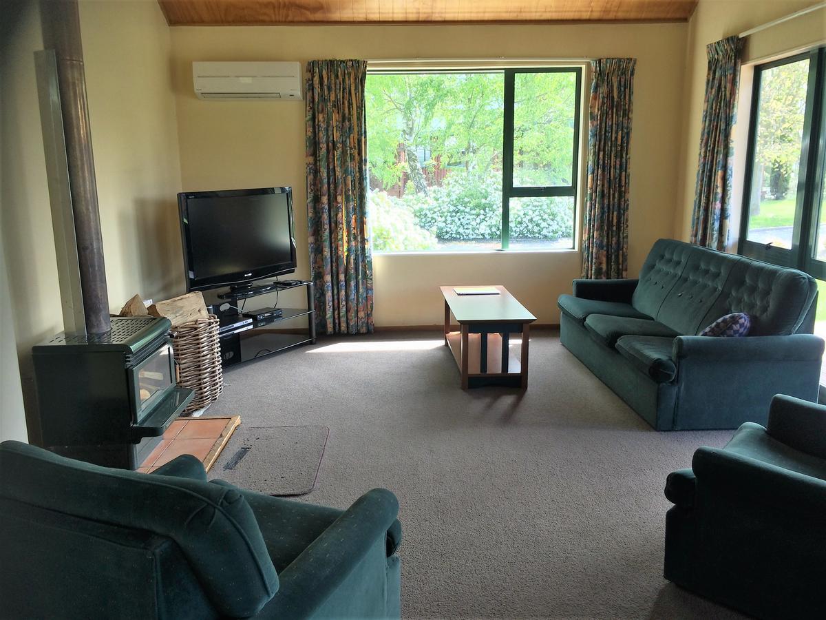 Cedar Chalets And Barkers Lodge Methven Exterior photo